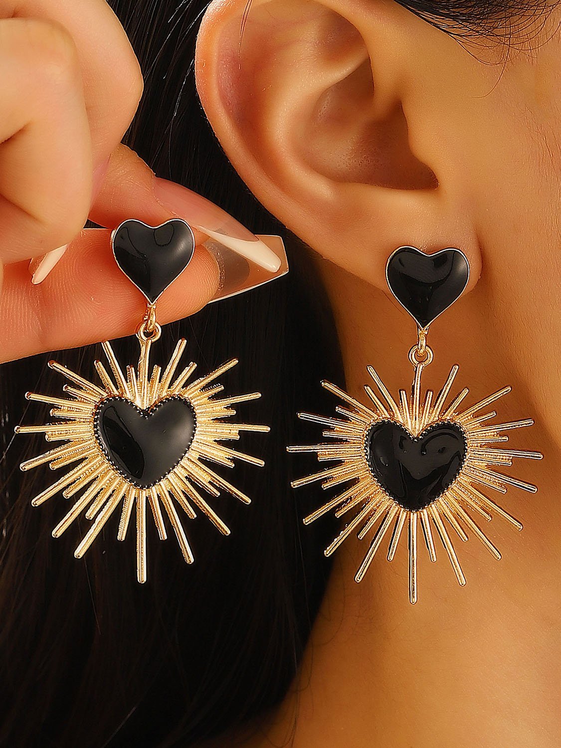 Geometric Thorn Heart Earrings
